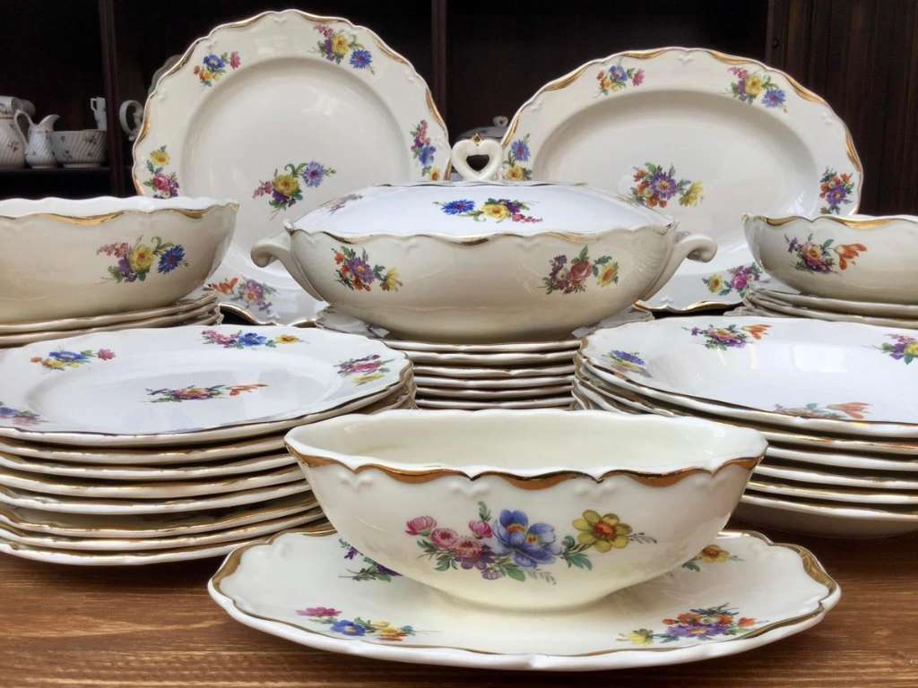 Antique Boch - Saxe de Fleur dinner service set.