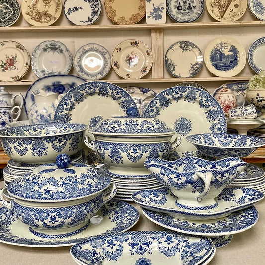 French dinner service by Gien for 10