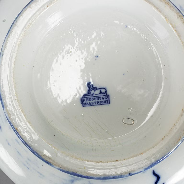 Petrus Regout & Co pot with base, Delft 1885-1925