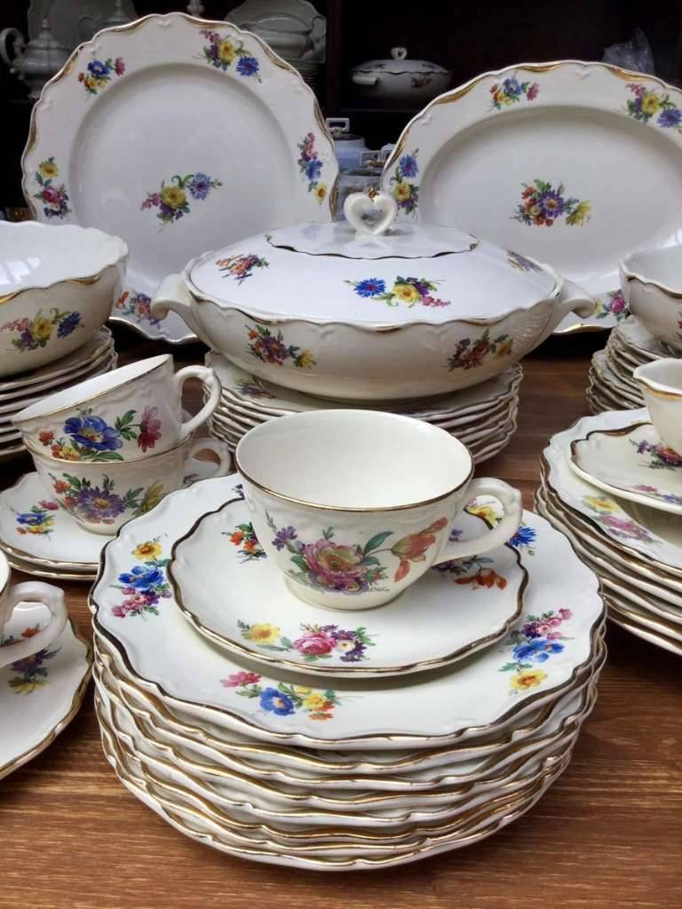 Antique Boch - Saxe de Fleur dinner service set.