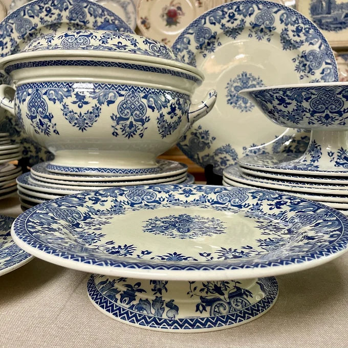 French dinner service by Gien for 10