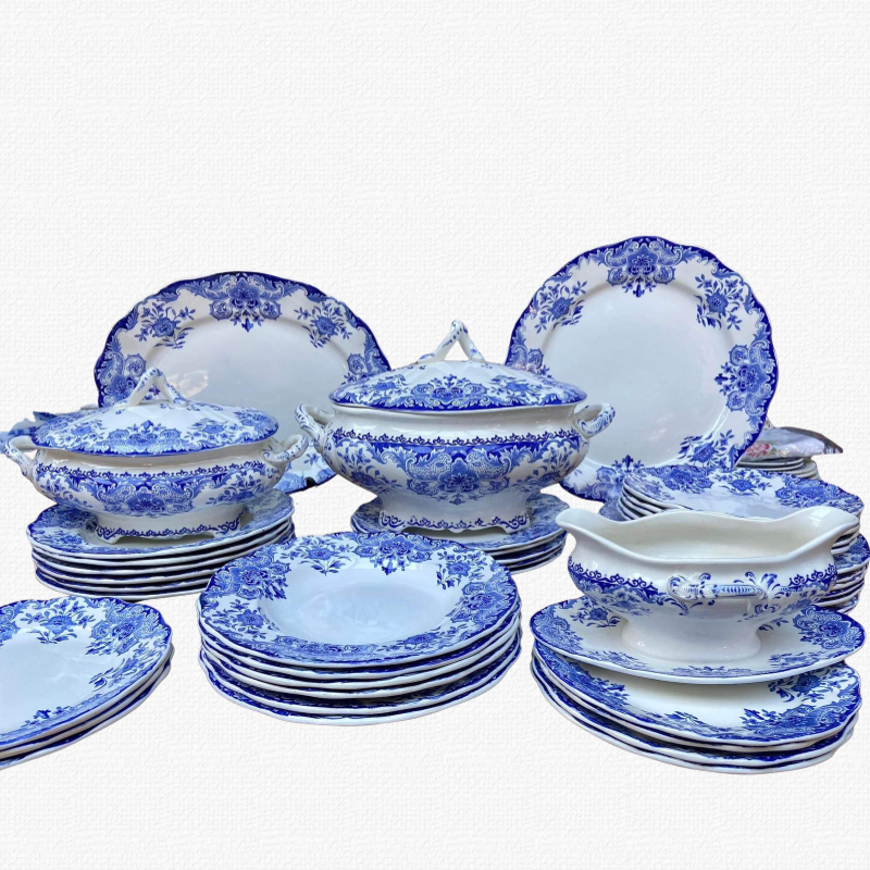 Boch Frères Keramis “Dordrecht” blue-and-white dinner service for 12 guests.