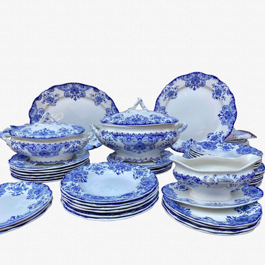 Boch Frères Keramis “Dordrecht” blue-and-white dinner service for 12 guests.