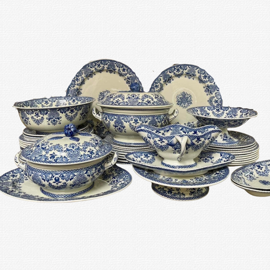 French dinner service by Gien for 10