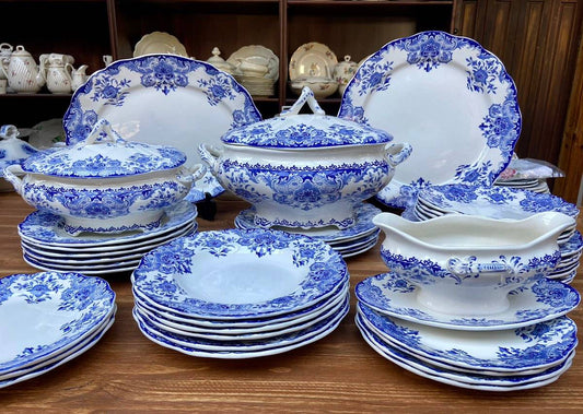 Boch Frères Keramis “Dordrecht” blue-and-white dinner service for 12 guests.