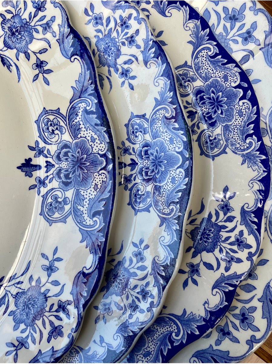 Boch Frères Keramis “Dordrecht” blue-and-white dinner service for 12 guests.